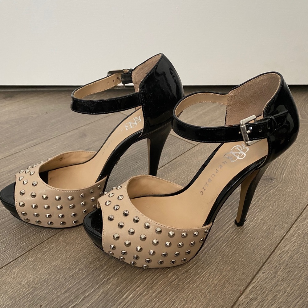 Rock & Republic Pumps